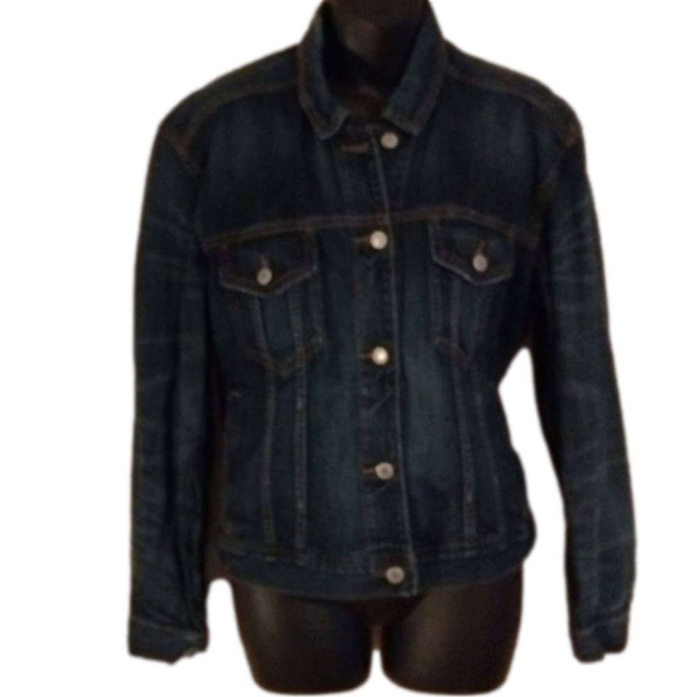 American Eagle slightly distressed size Large jean jacket. Supercute For School!